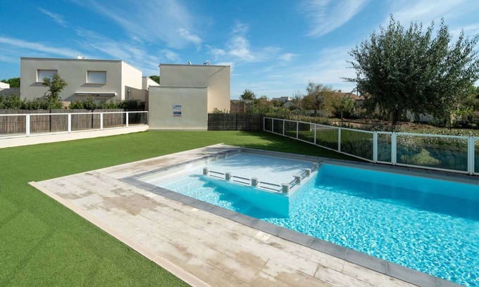 Serignan Apartment | Seaside Stay for Two Guests