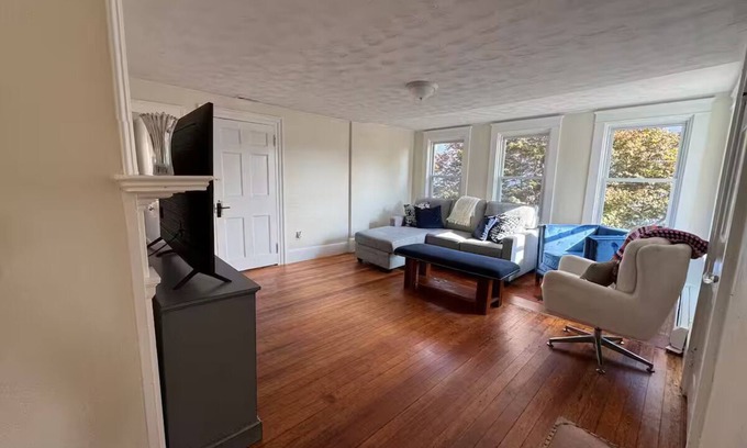 Warren Apartment | Seaside Stay in Historic Warren