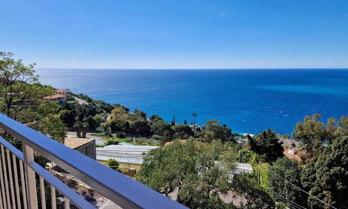 Ospedaletti Apartment | Seaside Terrace in Ospedaletti: Relaxation, Comfort, and Picture-Perfect Sunsets