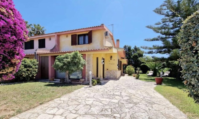 Capoterra Villa | Seaside villa with garden BBQ