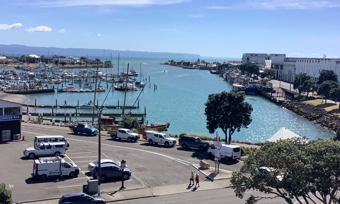 Napier Apartment | Seaview Apartment-2B/@2B on Top story within the West Quay apartments