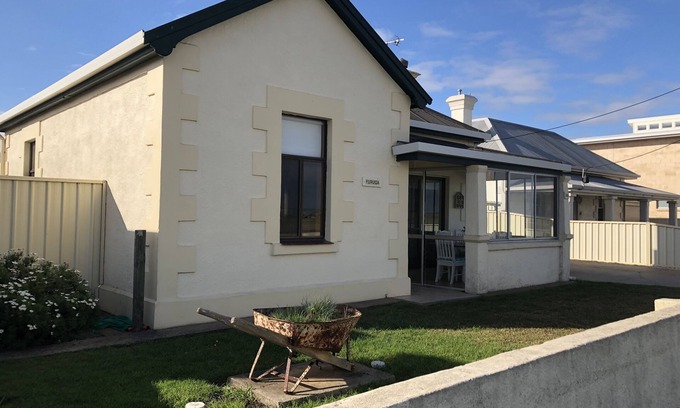 Port Macdonnell House | SEAVIEW COTTAGE Stunning Southern Ocean Views