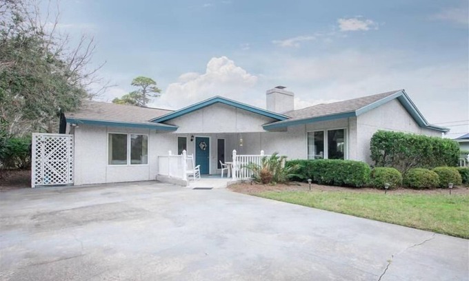 Jekyll Island House | Seaview Cottage - lovely home just steps away from the beach