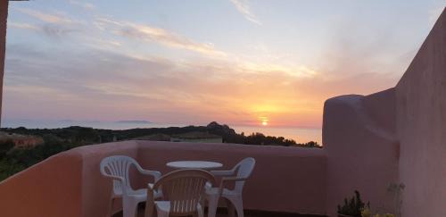 Canneddi Apartment | Seaview Cottage Walk to Beach Sunset Terrace
