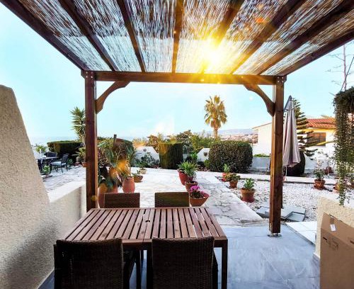 Melanos Apartment | SeaView Luxury Apartment Chloraka Paphos, Pool, Smart TV 65 Inch