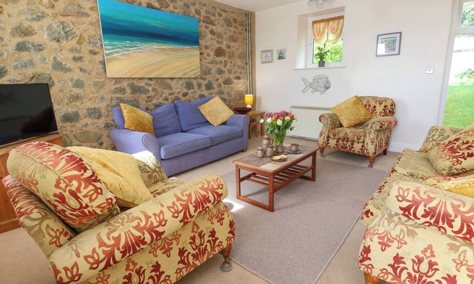 Coverack Cottage | SEAVIEW, pet friendly, country holiday cottage in Coverack