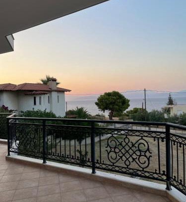 Kato Diminio House | Seaview Residence In The Beautiful Melissi