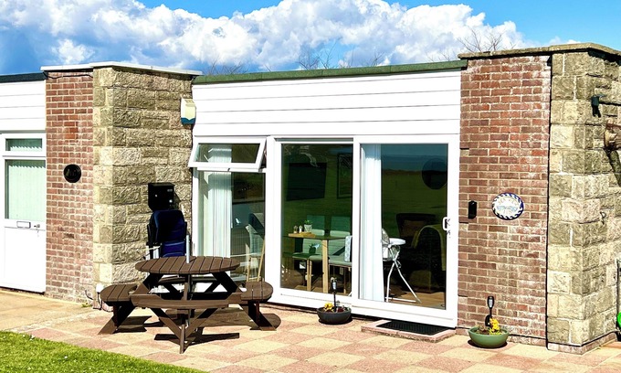 Freshwater House | SEAVIEW self-catering coastal bungalow in rural West Wight