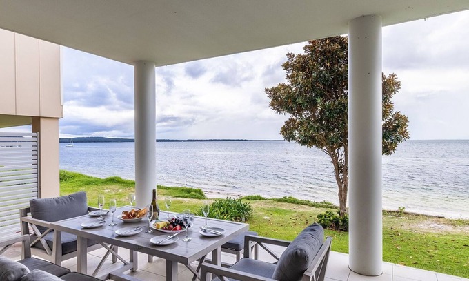 Salamander Bay Apartment | Seaview Splendour 2, 163 Soldiers Point Rd - waterfront stunning unit