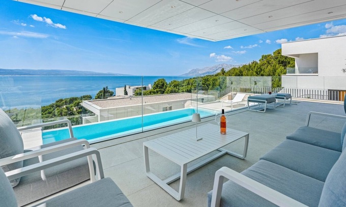 Brela Villa | Seaview villa with Wellness, Dreams Of Dalmatia I Private and heated 30sqm pool, Wellness, Hot-Tub, Gym, 4 en-suite bedrooms, 220m from the beach in Baska Voda