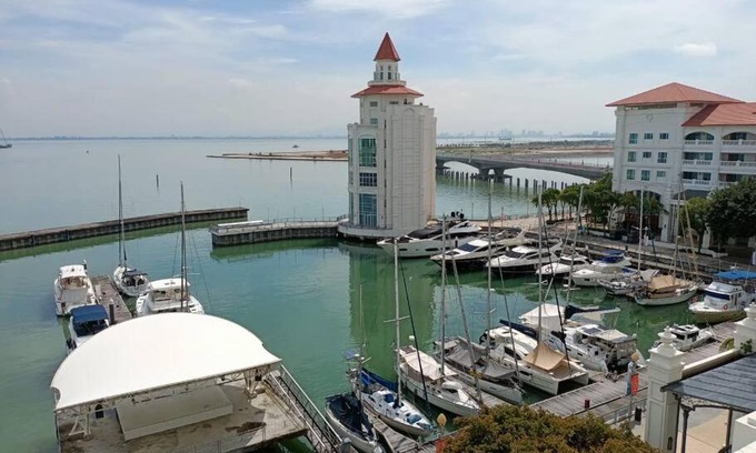 Seri Tanjung Pinang Apartment | Seaview Waterfront at Straits Quay Free Carpark Bathub