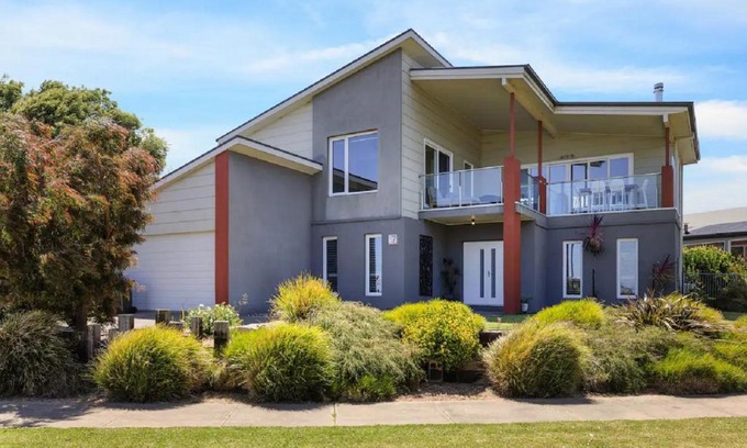 Sunset Strip House | SeaVision Escape by Ready Set Stay- BYO LINEN & TOWELS