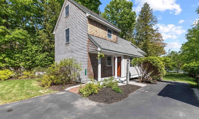 South Casco House | Sebago Breeze Lake House