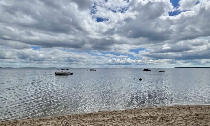 Sebago House | SEBAGO LAKE ACCESS TO SANDY BEACH