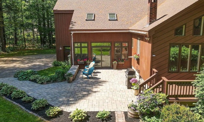 Windham House | Sebago Pine Lodge +Bonus Yurt!
