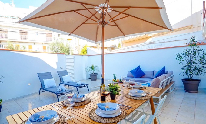 Sitges Apartment | Sebastian Patio by Hello Homes Sitges