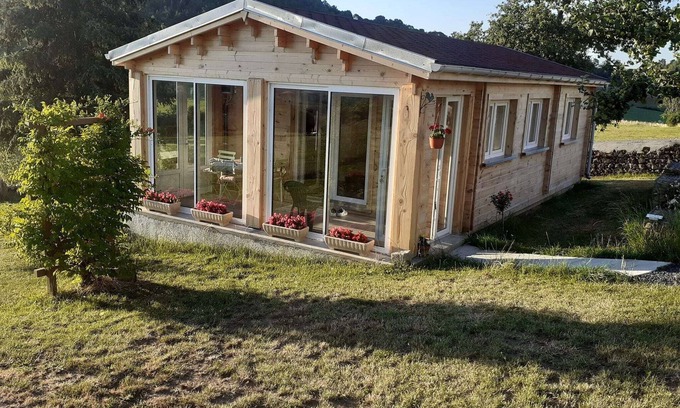 Egliseneuve-des-Liards Ski Chalet | Secluded Chalet in Egliseneuve des Liards