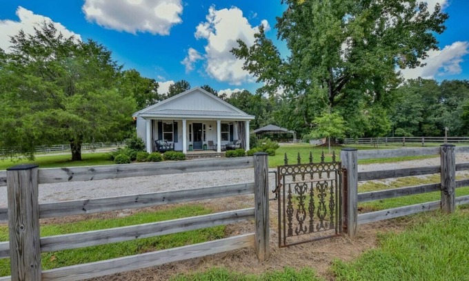 Tuscaloosa House | Secluded 10 acre estate 10 miles from UA w/4BR