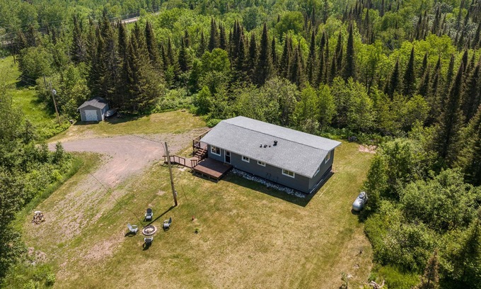 Grand Marais House | Secluded 3 BR cabin with deck near Grand Marais and Lutsen! Pets are welcome!