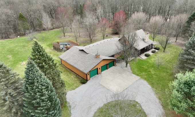 Gregory Cabin | Secluded 3400 Sq Ft Log Cabin Retreat with Modern Comforts & Screne Nature views
