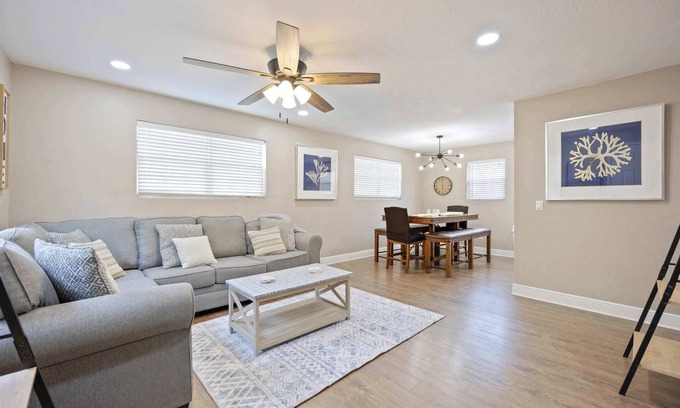 Tropic House | Secluded 4bed/2ba Bungalow with Amazing Outdoor Space!