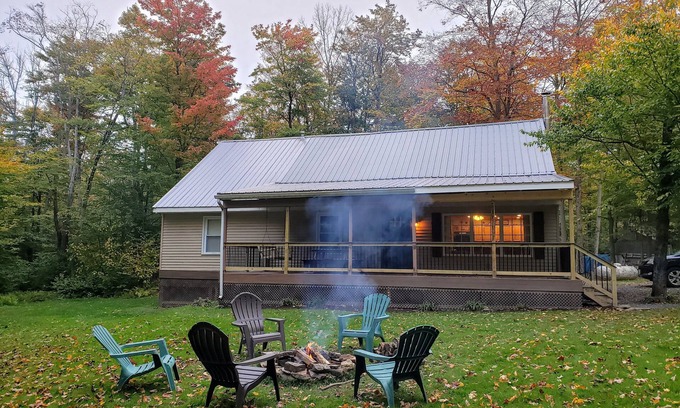 Sabinsville Cabin | Secluded, 5 bdrms, Sleeps 14. 2 bathrms, tub/showers. Big yards. Covered decks.