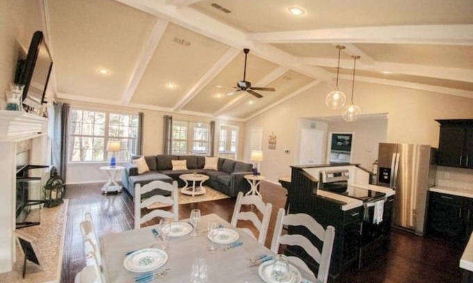 Pottsboro House | Secluded 5 Bed Cottage on Lake Texoma, Pet Friendly