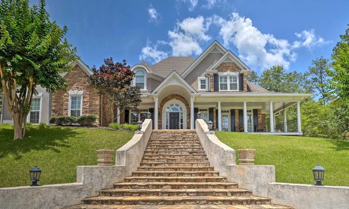 Acworth House | Secluded Acworth Mansion with Pool and Game Room!