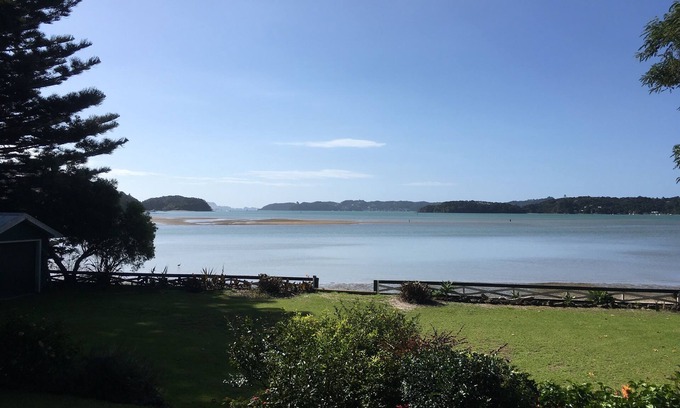 Paihia House | Secluded Beachfront Home with your very own beach