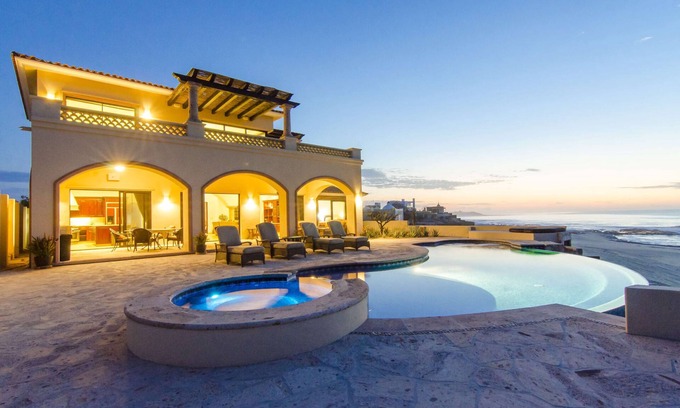 La Fortuna Villa | SECLUDED BEACHFRONT HOME - Close to Shipwreck's Surf Beach!
