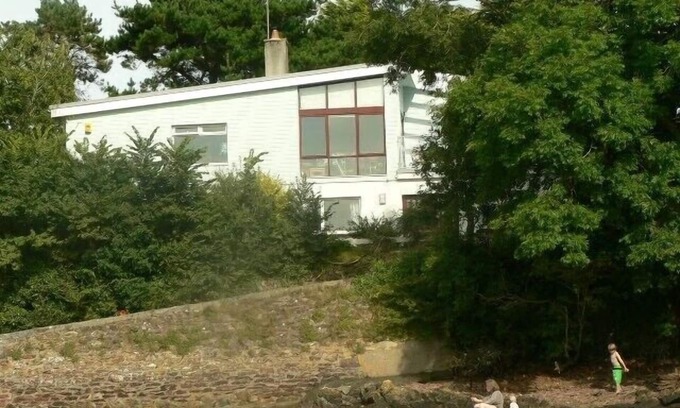 St Brides House | Secluded beachside 4 bed house, family & dog friendly, stunning creek views