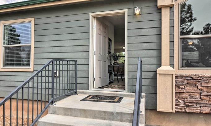 Boulder Cottage | Secluded Boulder House - Next to National Forests!