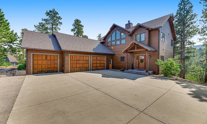 Spearfish House | Secluded cabin between Spearfish and Deadwood w/WiFi, hot tub, private decks