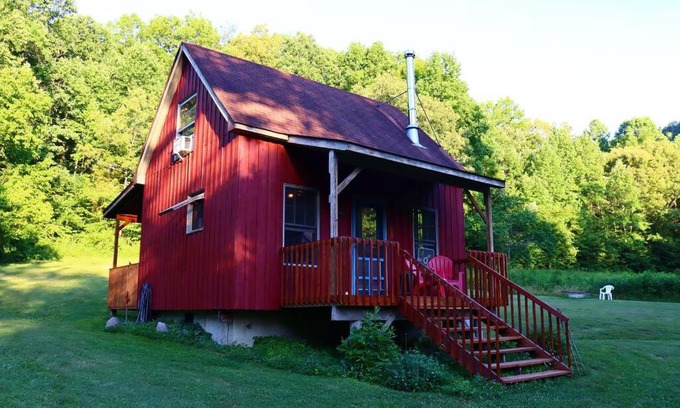 Waneta House | Secluded Cabin on Red Haven Farm