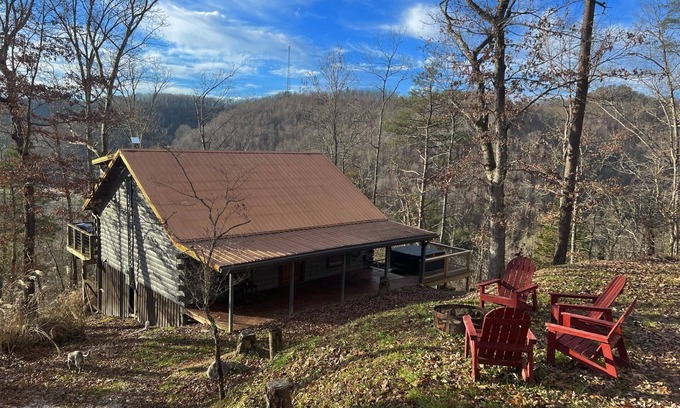 Stanton Cabin | Secluded cabin sitting high above the bustling world below.