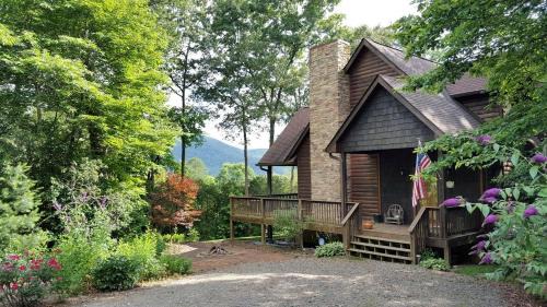Hiawassee House | Secluded Cabin with Pool Table Nestled Amidst Georgia's Forests in Hiawassee, Georgia