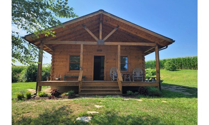 Uniontown Cabin | Secluded cabins with fishing pond on the Mississippi River Hills Wine Trail