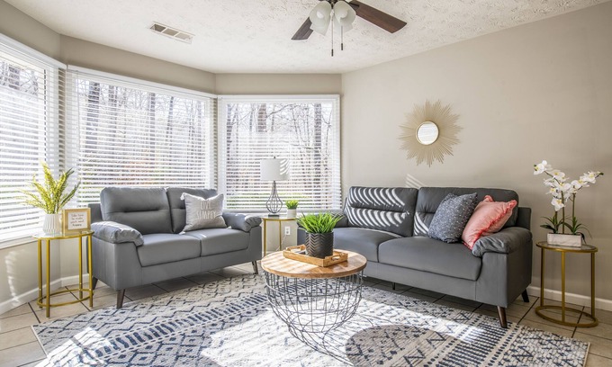 Gainesville House | Secluded, cheerful, no steps, Road Atlanta!