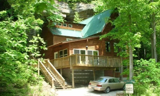 Pine Ridge Cabin | Secluded Cliffside Cabin Near Red River Gorge