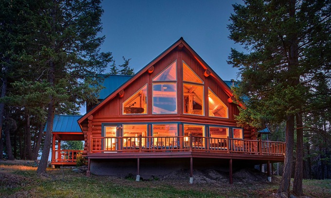 Kalispell House | Secluded & Convenient Glacier-View Log Home on 15 Acres Fully Updated 3BR/2Bath