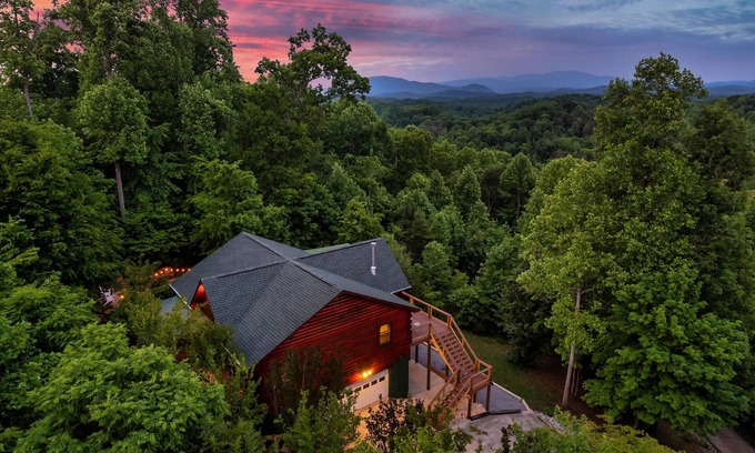Vonore Cabin | Secluded Cozy Cabin on 6 Acres w/Amazing Views!