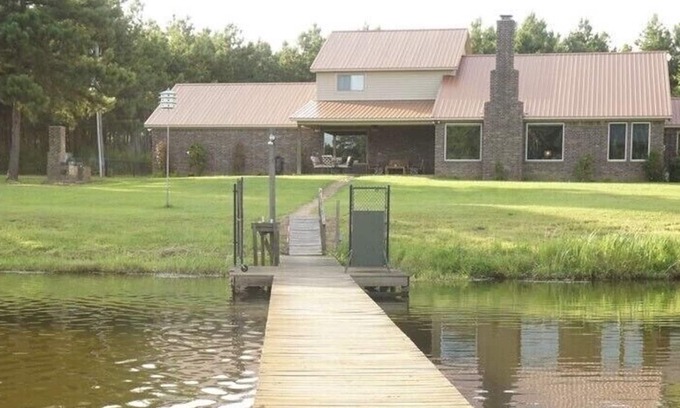 Jefferson House | Secluded East Texas Getaway with 22 Acre Private Lake