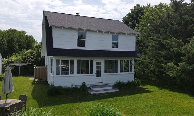 Madison Center Cottage | Secluded Family Friendly Beach House