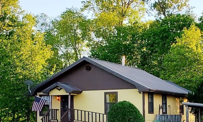 Smithville House | Secluded Getaway ! ! - Eagle Creek Cottage - Pet friendly!