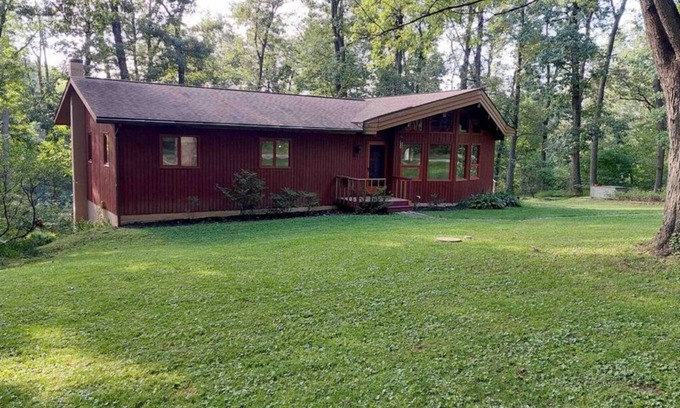 Paradise House | Secluded Getaway - Entire House; free parking; fully furnished kitchen