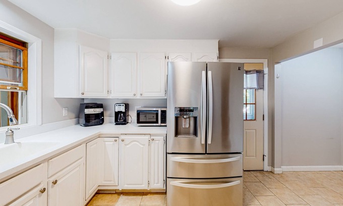 Harpswell House | Secluded getaway on the sound with high-speed WiFi, deck & full kitchen