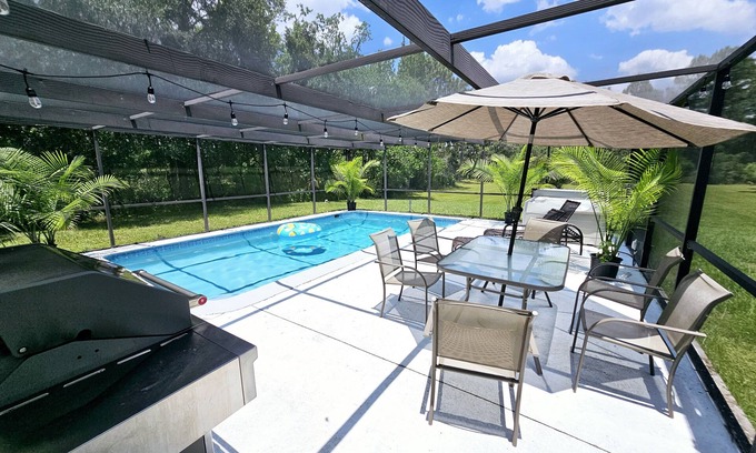 Crystal River House | Secluded Grotto with pool and hot tub! — Only 20 minutes from the beach! Pets ok