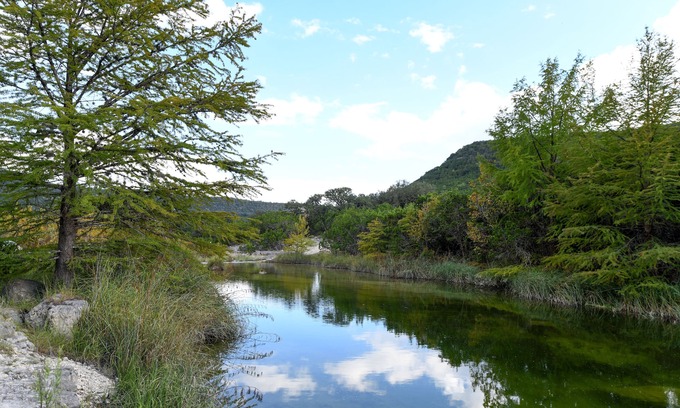 Vanderpool House | Secluded hilltop cabin, Lost Maples Park, private river access, hot tub & peace!