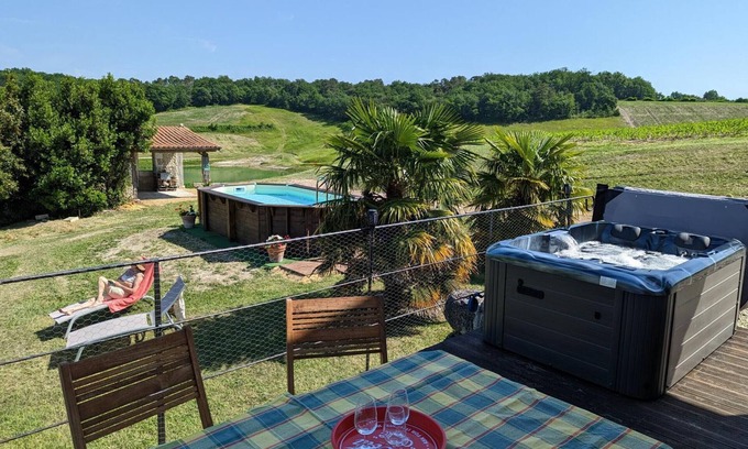 Montignac-le-Coq Cottage | Secluded house with private pool and spa, Charente
