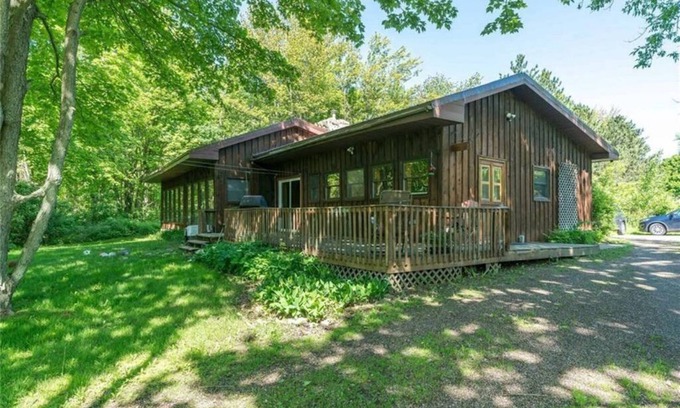 Clayton House | Secluded house located 5 minute drive from Clayton